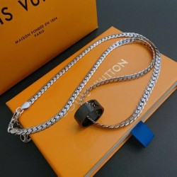 This summer's big favorite necklace 2023SS LOUIS VUITTON Louis Vuitton